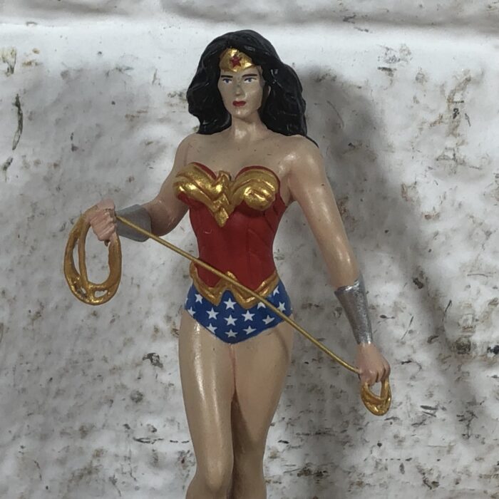 DC Figurines ~ Red Tornado Tornado Rojo & Wonder Woman - Image 7