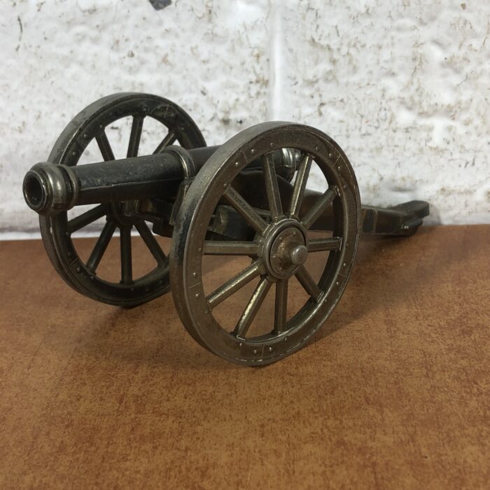 Vintage Georgian Cannon Reproduction Model (Offered as a Free Gift with "Tunes of Glory") - Image 4