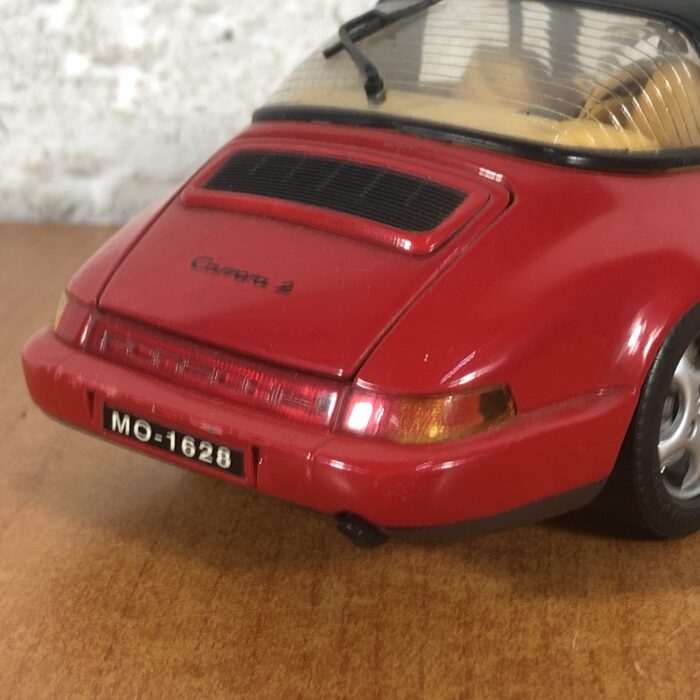 Porsche 911 (1:18) - Image 8
