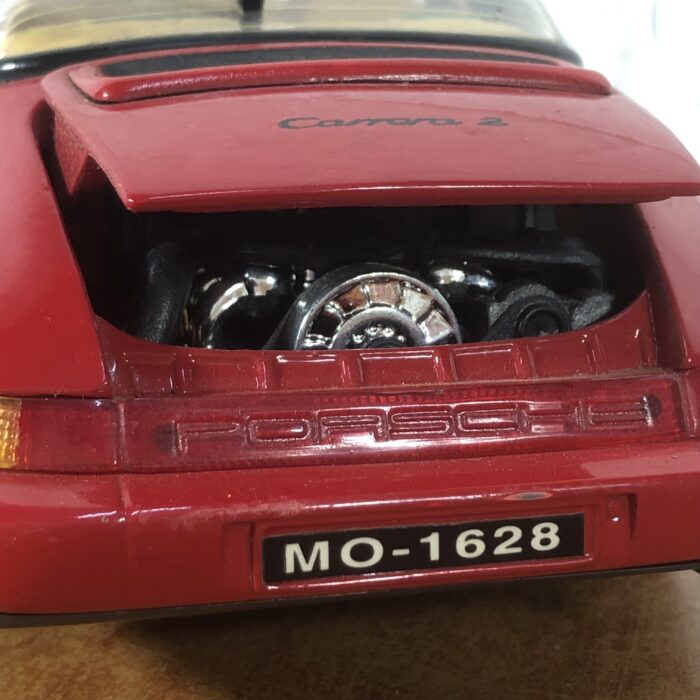 Porsche 911 (1:18) - Image 6