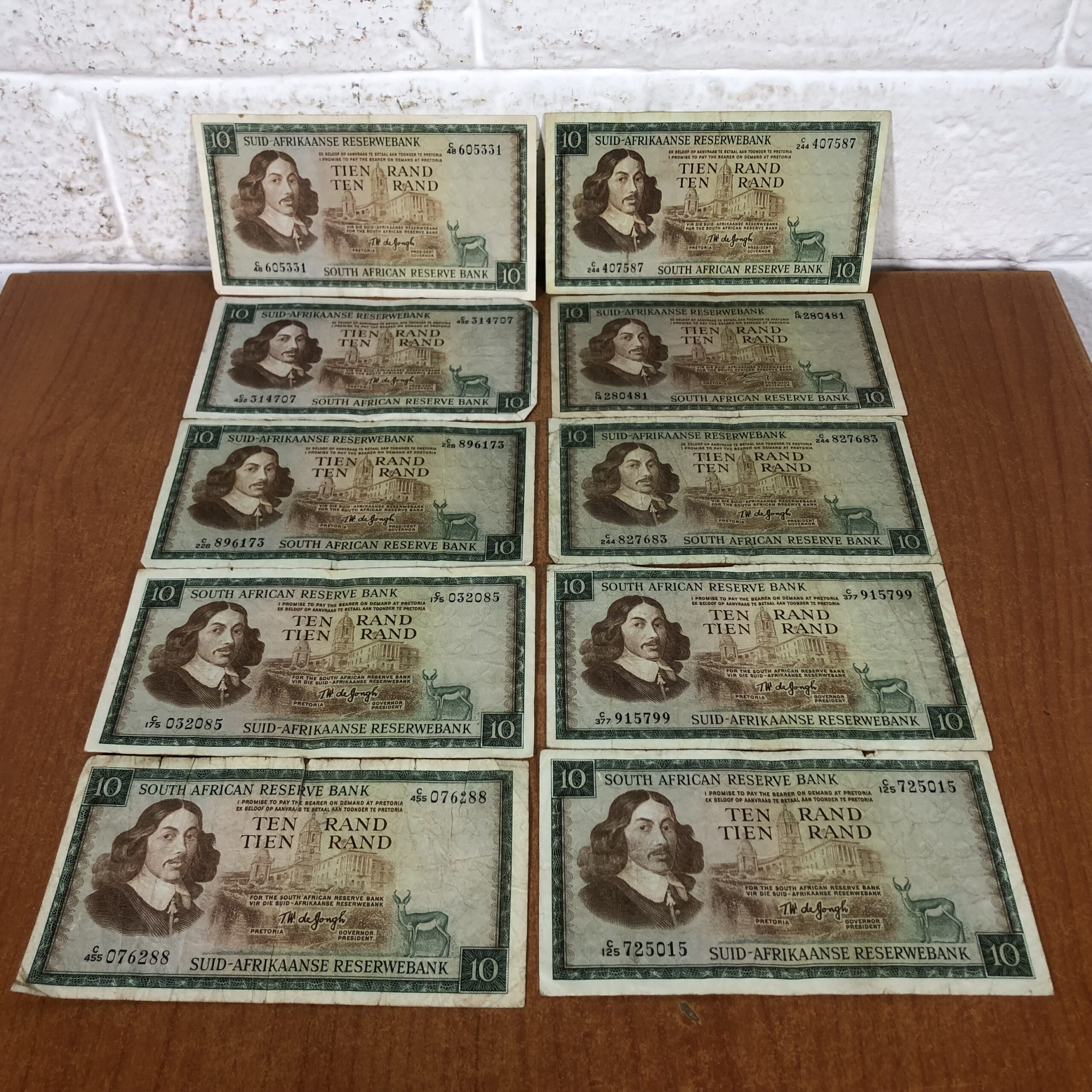 Vintage South African R10 Bank Notes - AuctionGiant