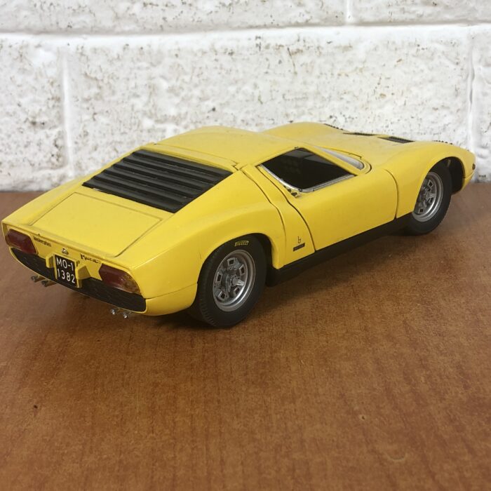 Lamborghini Miura (1:18) - Image 7