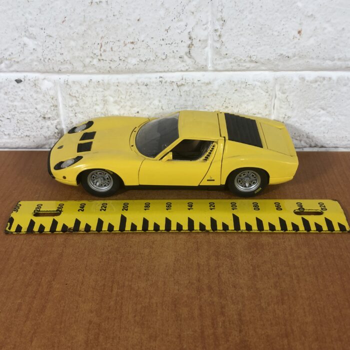 Lamborghini Miura (1:18) - Image 8