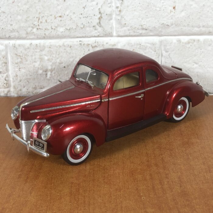 1940 Ford Sedan (1:18) - Image 4