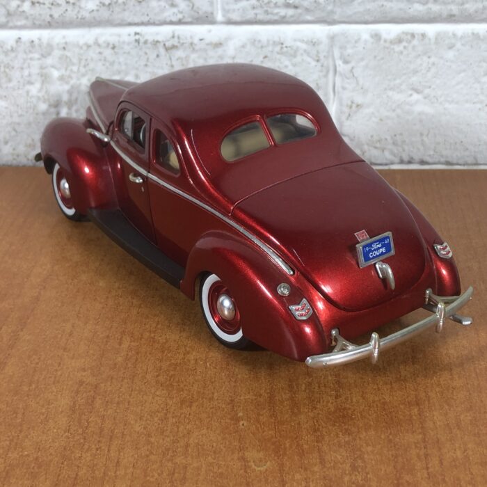 1940 Ford Sedan (1:18) - Image 7