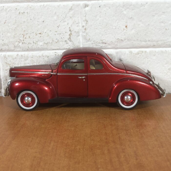 1940 Ford Sedan (1:18) - Image 6