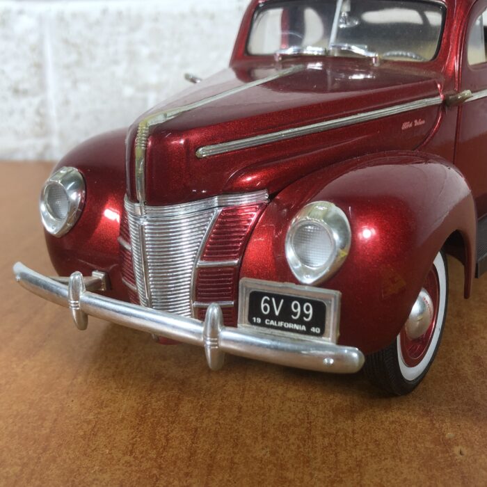 1940 Ford Sedan (1:18) - Image 5