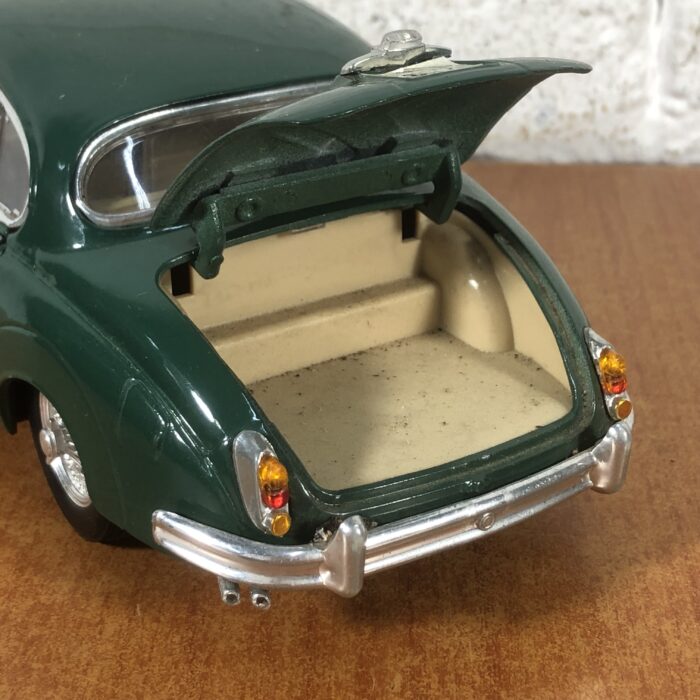 1959 Jaguar Mark II (1:18) - Image 8