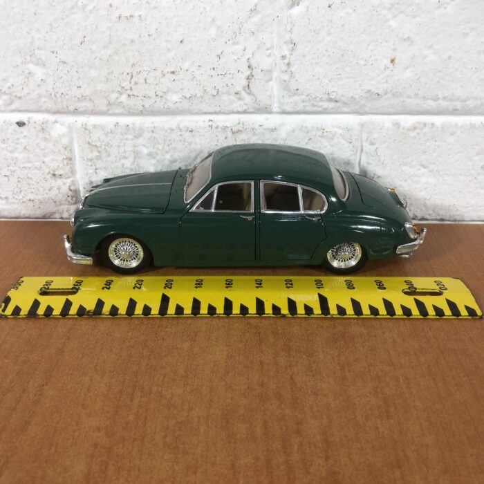 1959 Jaguar Mark II (1:18) - Image 10