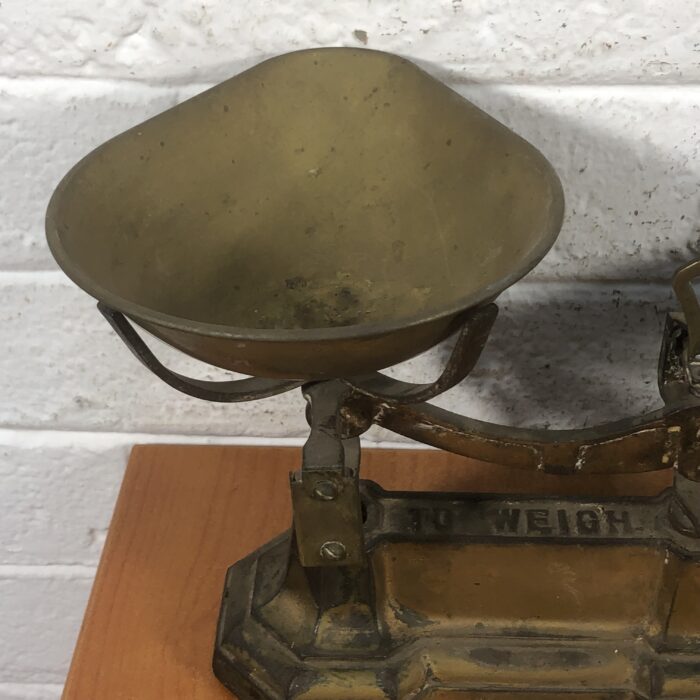 Vintage 4 Pound Balance Scale - Image 2
