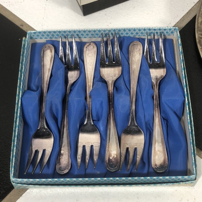 Collection of Vintage Silver-Plated Items - Image 2