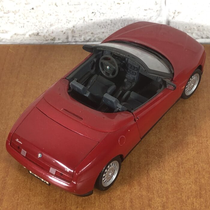 Alfa Romeo Spider (1:18) - Image 5