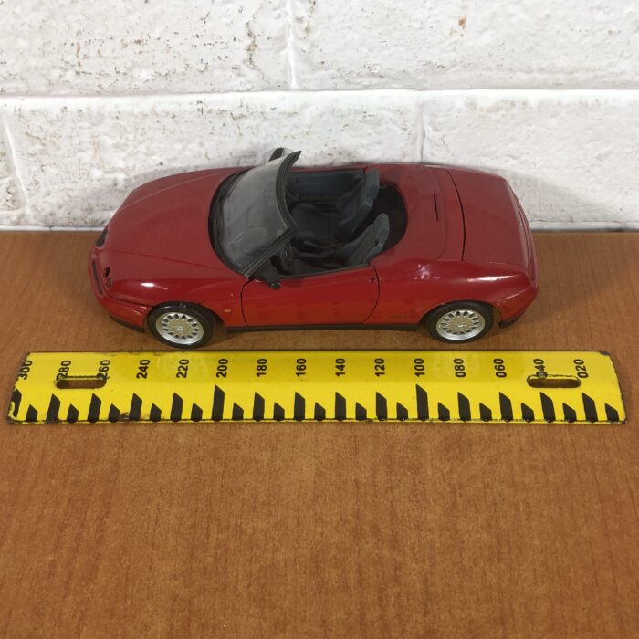 Alfa Romeo Spider (1:18) - Image 8