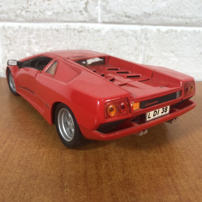 1990 Lamborghini Diablo (1:18) - Image 6