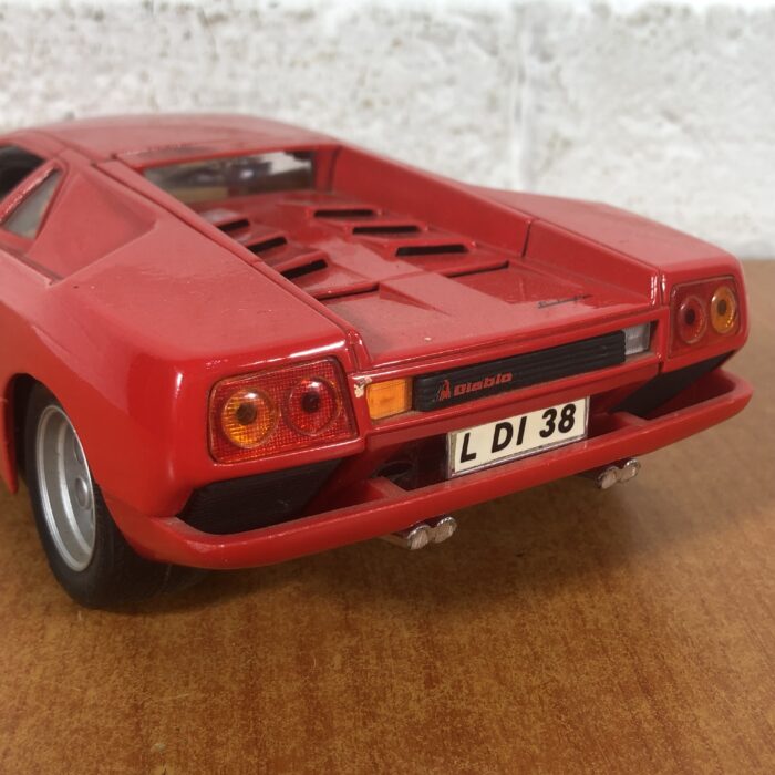 1990 Lamborghini Diablo (1:18) - Image 7