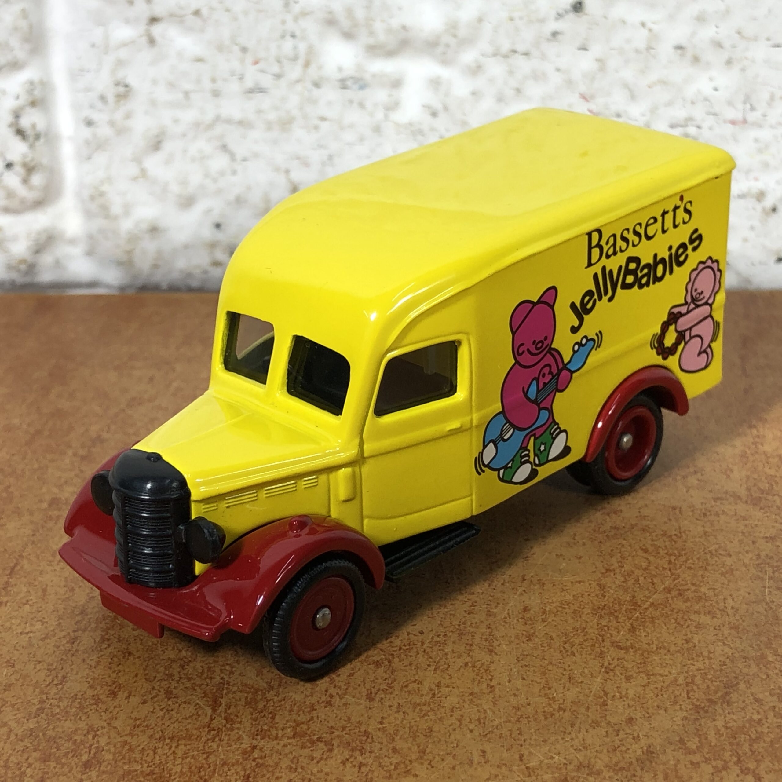 Days Gone by Lledo ~ Bassett's Jelly Babies Delivery Van (with Magazine) - Image 3