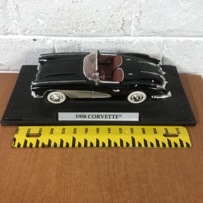 1958 Corvette (1:18) - Image 10