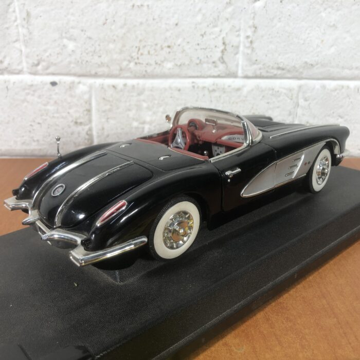 1958 Corvette (1:18) - Image 9