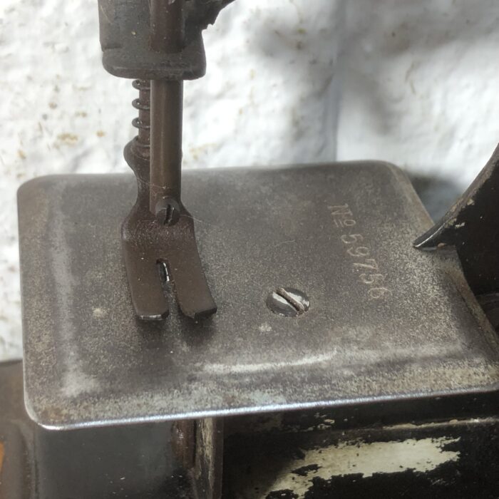 Miniature Vintage Toy Sewing Machine - Image 6