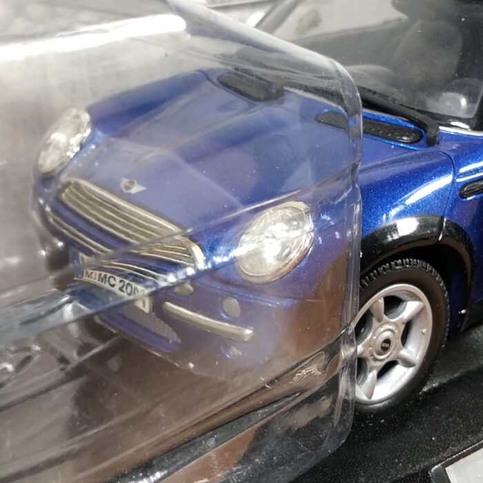 2001 Mini Cooper R50 (1:18) - Image 2