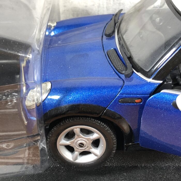 2001 Mini Cooper R50 (1:18) - Image 3