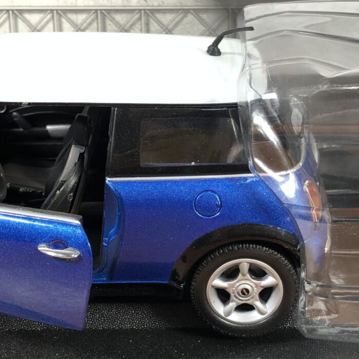 2001 Mini Cooper R50 (1:18) - Image 5