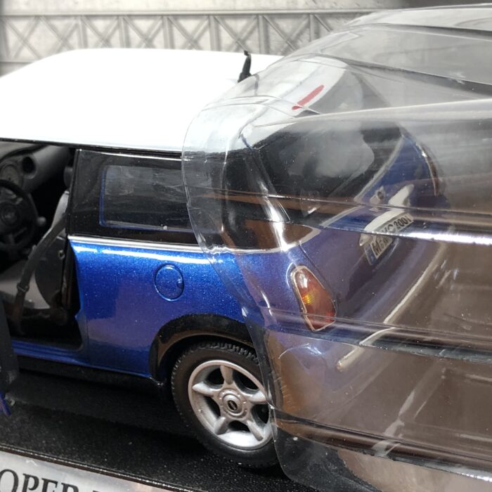 2001 Mini Cooper R50 (1:18) - Image 6