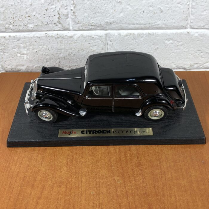 1952 Citroen 15CV 6 Cyl (1:18) - Image 12