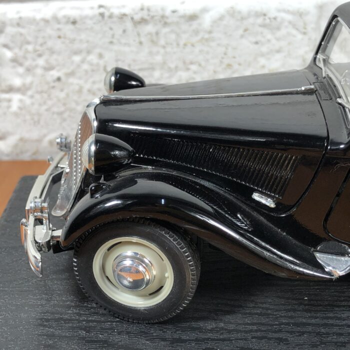 1952 Citroen 15CV 6 Cyl (1:18) - Image 4