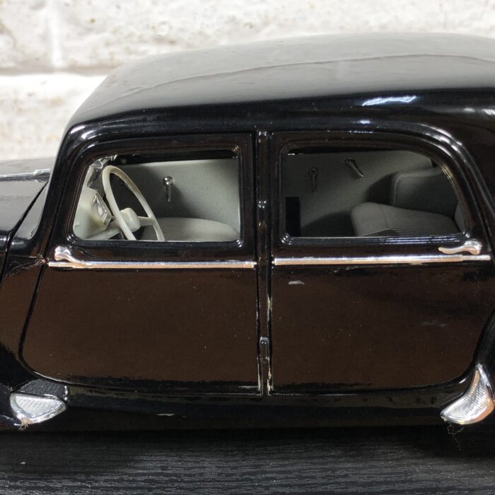 1952 Citroen 15CV 6 Cyl (1:18) - Image 6