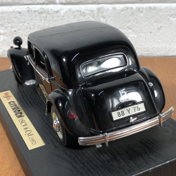 1952 Citroen 15CV 6 Cyl (1:18) - Image 9