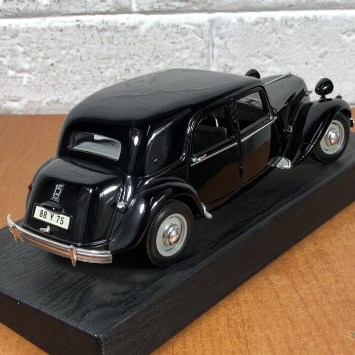 1952 Citroen 15CV 6 Cyl (1:18) - Image 11