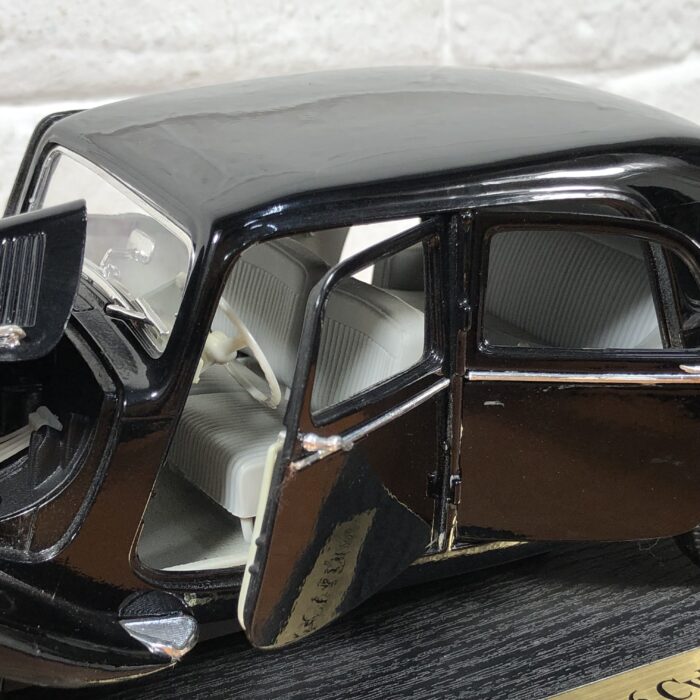 1952 Citroen 15CV 6 Cyl (1:18) - Image 7