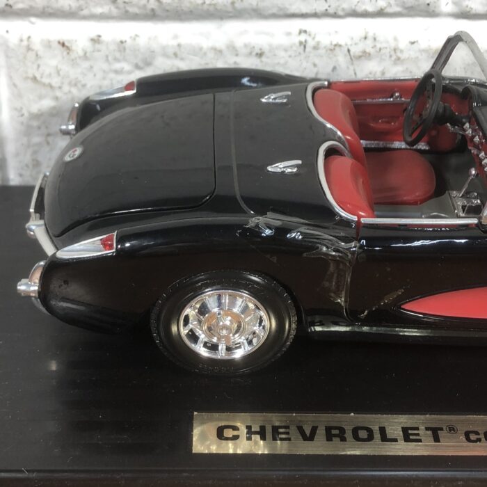 1957 Chevrolet Corvette (1:18) - Image 5