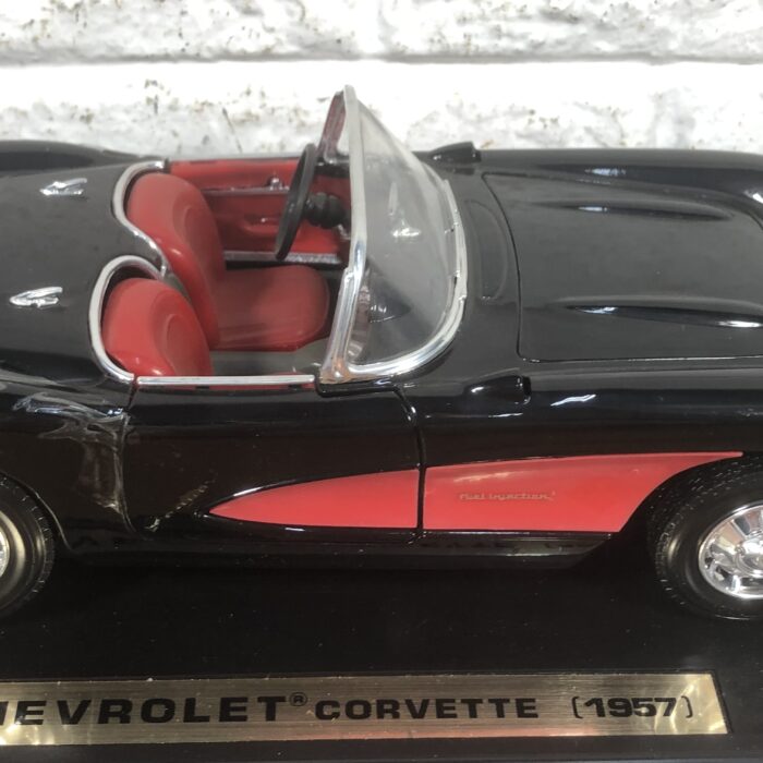1957 Chevrolet Corvette (1:18) - Image 4