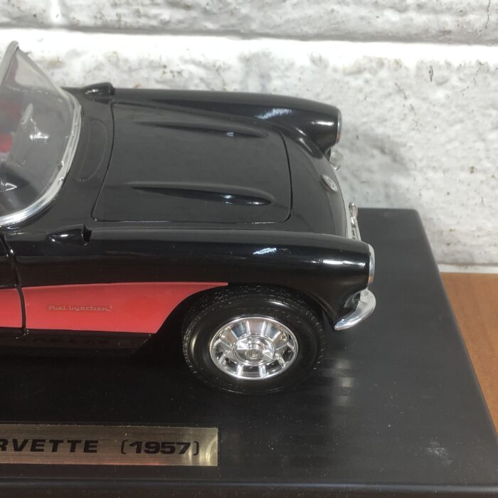 1957 Chevrolet Corvette (1:18) - Image 3