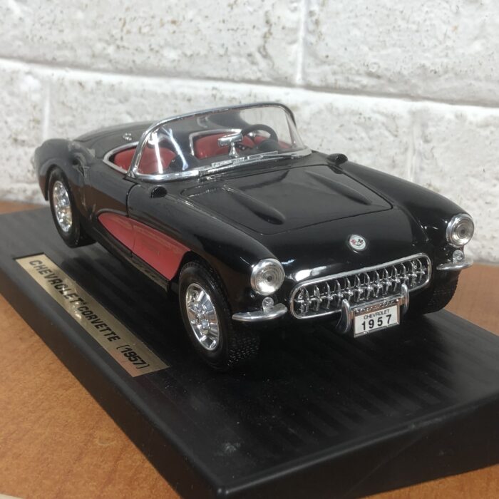 1957 Chevrolet Corvette (1:18) - Image 6