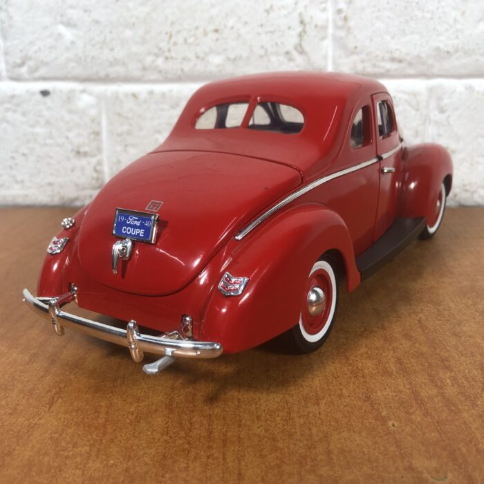 1940 Ford Sedan (1:18) - Image 7