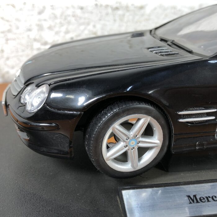 Mercedes-Benz SL-500 (1:18) - Image 5