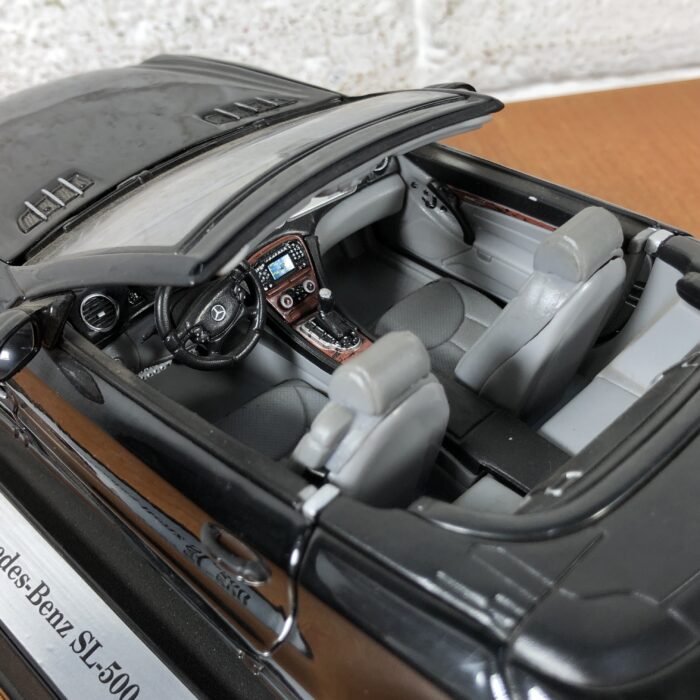 Mercedes-Benz SL-500 (1:18) - Image 7