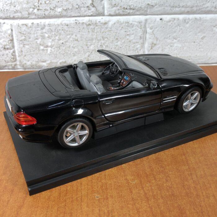 Mercedes-Benz SL-500 (1:18) - Image 10