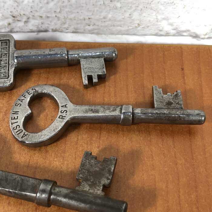 Vintage Keys - Image 4