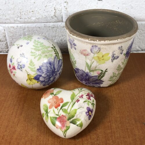 Ceramic Plant Pot & Ornaments
