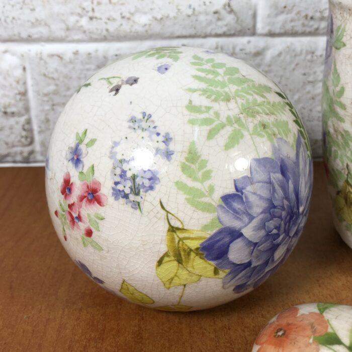 Ceramic Plant Pot & Ornaments - Image 2
