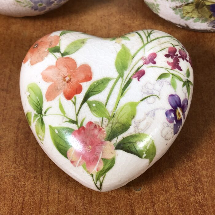 Ceramic Plant Pot & Ornaments - Image 6