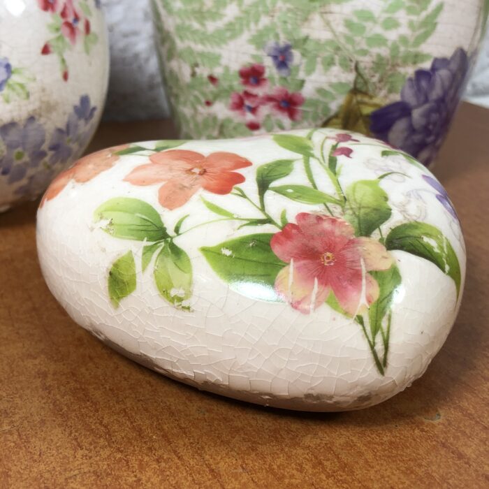 Ceramic Plant Pot & Ornaments - Image 7