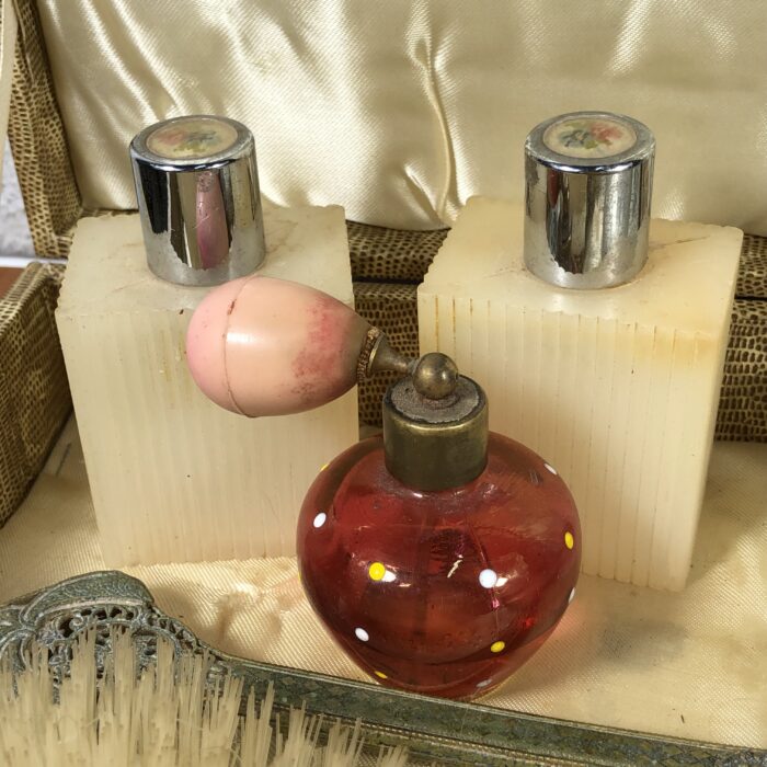 Vintage Vanity Set - Image 2