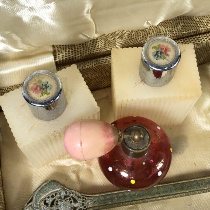 Vintage Vanity Set - Image 3