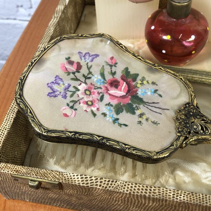 Vintage Vanity Set - Image 4
