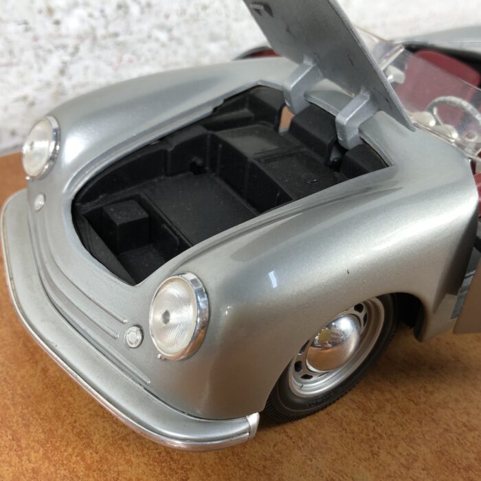 1948 Porsche 356 Roadster (1:18) - Image 5